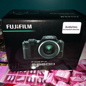 FUJIFILM FINEPIX S8600 Camera
